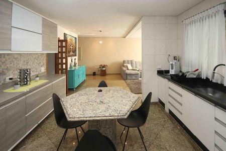 Casa à venda com 300m², 3 quartos e 2 vagasCozinha