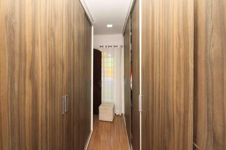 Casa à venda com 300m², 3 quartos e 2 vagasCloset