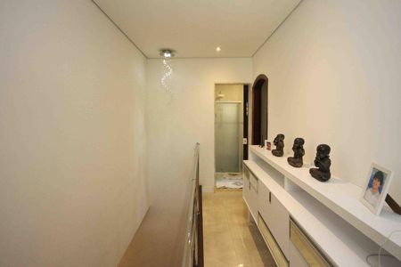 Casa à venda com 300m², 3 quartos e 2 vagasCorredor