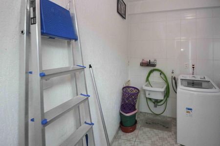 Casa à venda com 300m², 3 quartos e 2 vagasÁrea de Serviço