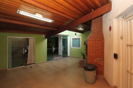 Casa à venda com 300m², 3 quartos e 2 vagasQuintal