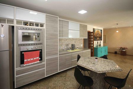 Casa à venda com 300m², 3 quartos e 2 vagasCozinha