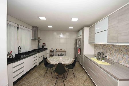 Casa à venda com 300m², 3 quartos e 2 vagasCozinha