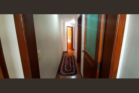 Casa à venda com 350m², 3 quartos e 2 vagas Casa à venda com 350m², 3 quartos e 2 vagasCorredor