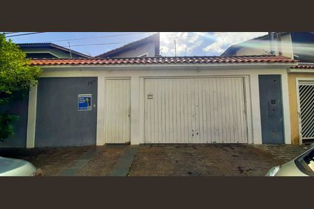 Casa à venda com 350m², 3 quartos e 2 vagas Casa à venda com 350m², 3 quartos e 2 vagasFachada da Casa