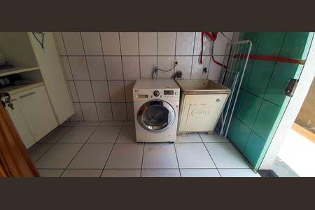 Casa à venda com 350m², 3 quartos e 2 vagas Casa à venda com 350m², 3 quartos e 2 vagasÁrea de Serviço