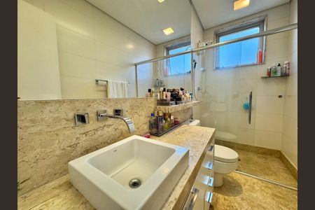 Apartamento à venda com 148m², 4 quartos e 2 vagasBanheiro Social