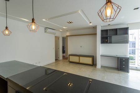 Apartamento à venda com 76m², 2 quartos e 2 vagasSala