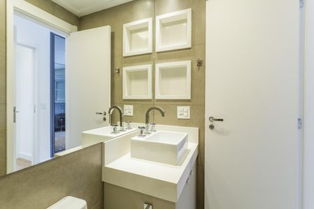 Apartamento à venda com 76m², 2 quartos e 2 vagasBanheiro da Suíte 2