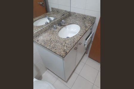 Apartamento à venda com 84m², 2 quartos e 1 vaga Apartamento à venda com 84m², 2 quartos e 1 vagaBanheiro da Suíte