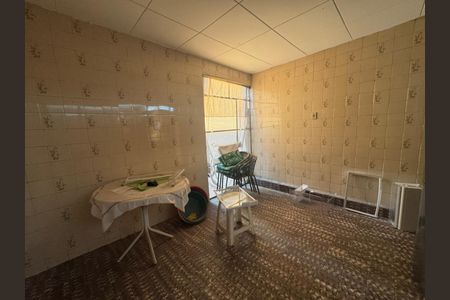 Casa à venda com 210m², 3 quartos e 1 vagaÁrea de Serviço