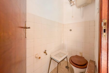 Casa à venda com 183m², 3 quartos e 2 vagas Casa à venda com 183m², 3 quartos e 2 vagasBanheiro de serviço