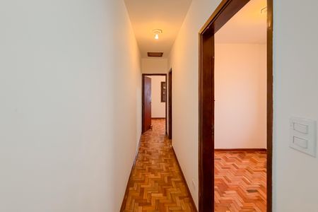 Casa à venda com 183m², 3 quartos e 2 vagas Casa à venda com 183m², 3 quartos e 2 vagasCorredor