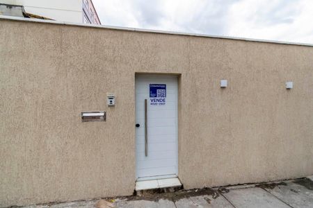 Casa à venda com 400m², 5 quartos e 2 vagas Casa à venda com 400m², 5 quartos e 2 vagasFachada