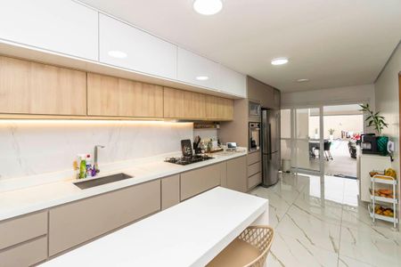 Casa à venda com 400m², 5 quartos e 2 vagas Casa à venda com 400m², 5 quartos e 2 vagasCozinha