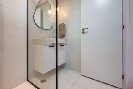 Banheiro de kitnet/studio à venda com 1 quarto, 26m² em Pinheiros, São Paulo