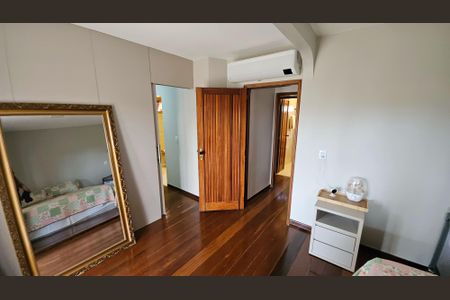 Casa de condomínio para alugar com 530m², 5 quartos e 7 vagasSuíte 2