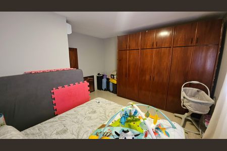 Casa de condomínio para alugar com 530m², 5 quartos e 7 vagasQuarto 1
