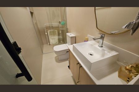 Casa de condomínio para alugar com 530m², 5 quartos e 7 vagasBanheiro Social