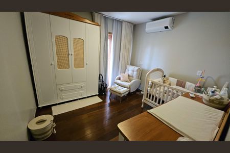 Casa de condomínio para alugar com 530m², 5 quartos e 7 vagasQuarto 2