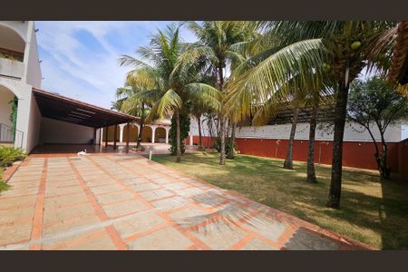 Casa de condomínio para alugar com 530m², 5 quartos e 7 vagasQuintal