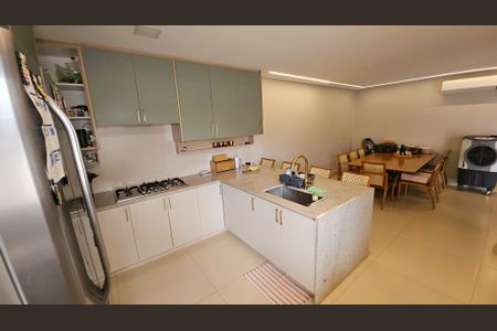 Casa de condomínio para alugar com 530m², 5 quartos e 7 vagasCozinha