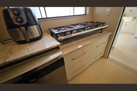 Casa de condomínio para alugar com 530m², 5 quartos e 7 vagasCozinha