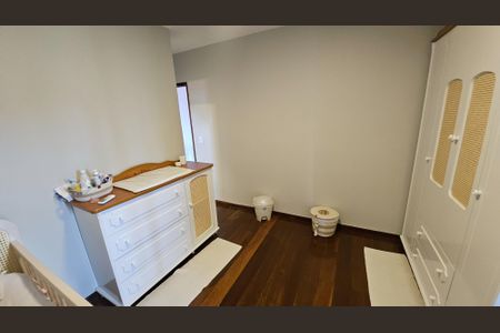 Casa de condomínio para alugar com 530m², 5 quartos e 7 vagasQuarto 2