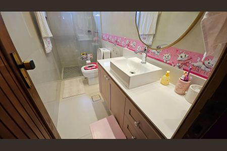 Casa de condomínio para alugar com 530m², 5 quartos e 7 vagasBanheiro da Suíte 1