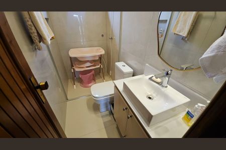 Casa de condomínio para alugar com 530m², 5 quartos e 7 vagasBanheiro da Suíte 2