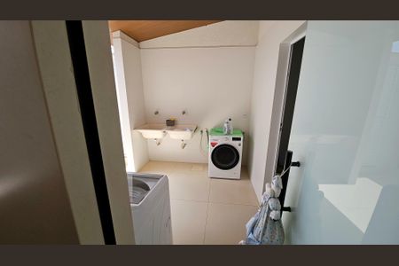 Casa de condomínio para alugar com 530m², 5 quartos e 7 vagasÁrea de Serviço