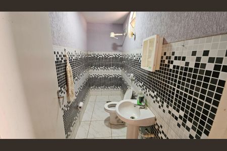 Casa de condomínio para alugar com 530m², 5 quartos e 7 vagasBanheiro da Área Externa