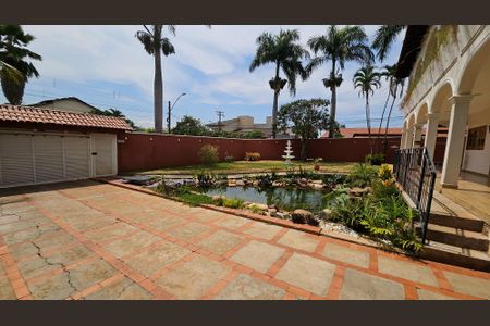 Casa de condomínio para alugar com 530m², 5 quartos e 7 vagasQuintal