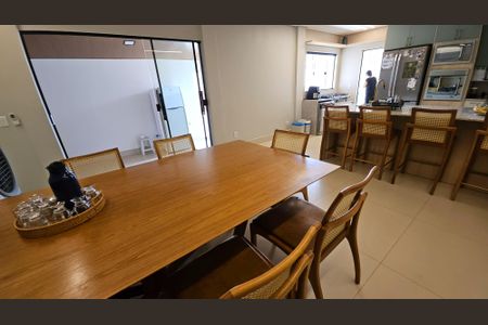 Casa de condomínio para alugar com 530m², 5 quartos e 7 vagasCozinha