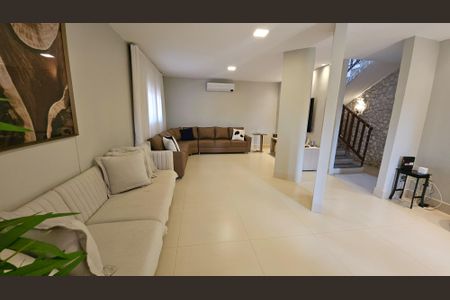 Casa de condomínio para alugar com 530m², 5 quartos e 7 vagasSala 1