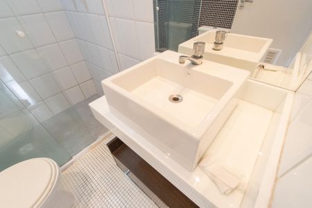 Apartamento para alugar com 56m², 2 quartos e 1 vaga Apartamento para alugar com 56m², 2 quartos e 1 vagaBanheiro