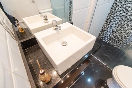 Apartamento para alugar com 56m², 2 quartos e 1 vaga Apartamento para alugar com 56m², 2 quartos e 1 vagaBanheiro da Suíte