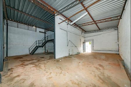 Casa à venda com 500m², 3 quartos e 20 vagas Casa à venda com 500m², 3 quartos e 20 vagasGalpão