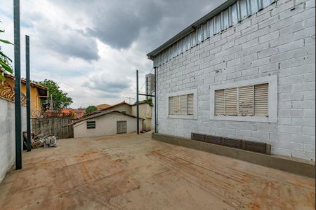 Casa à venda com 500m², 3 quartos e 20 vagas Casa à venda com 500m², 3 quartos e 20 vagasQuintal