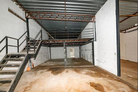 Casa à venda com 500m², 3 quartos e 20 vagas Casa à venda com 500m², 3 quartos e 20 vagasGalpão