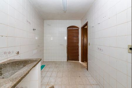 Casa à venda com 500m², 3 quartos e 20 vagas Casa à venda com 500m², 3 quartos e 20 vagasÁrea de Serviço