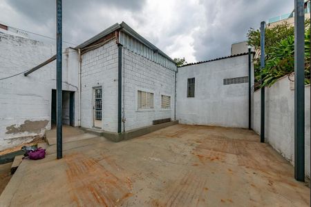 Casa à venda com 500m², 3 quartos e 20 vagas Casa à venda com 500m², 3 quartos e 20 vagasQuintal