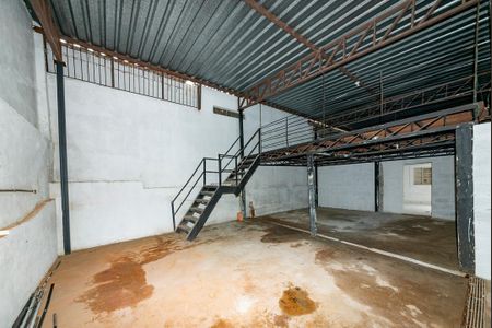 Casa à venda com 500m², 3 quartos e 20 vagas Casa à venda com 500m², 3 quartos e 20 vagasGalpão