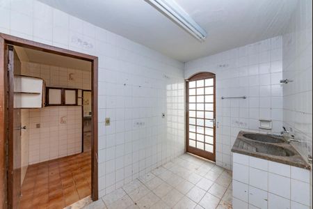 Casa à venda com 500m², 3 quartos e 20 vagas Casa à venda com 500m², 3 quartos e 20 vagasÁrea de Serviço