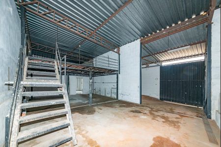 Casa à venda com 500m², 3 quartos e 20 vagas Casa à venda com 500m², 3 quartos e 20 vagasGalpão