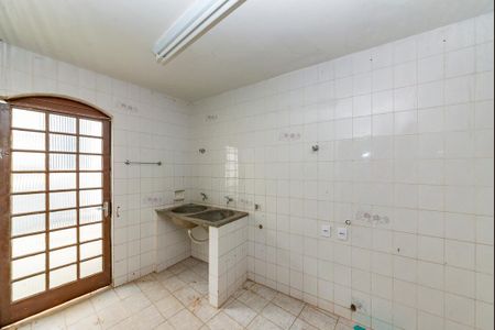 Casa à venda com 500m², 3 quartos e 20 vagas Casa à venda com 500m², 3 quartos e 20 vagasÁrea de Serviço