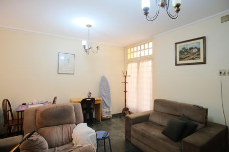 Casa à venda com 286m², 4 quartos e 4 vagasSala