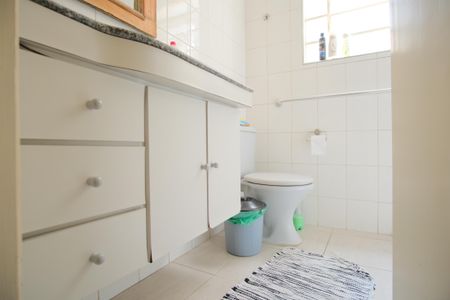 Casa à venda com 286m², 4 quartos e 4 vagasBanheiro Social