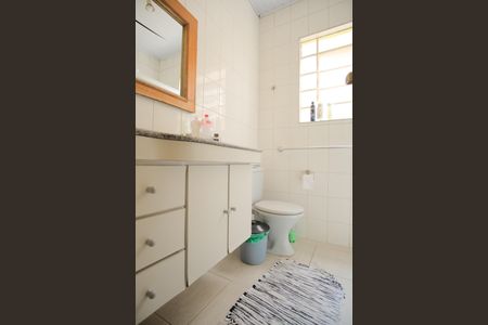 Casa à venda com 286m², 4 quartos e 4 vagasBanheiro Social