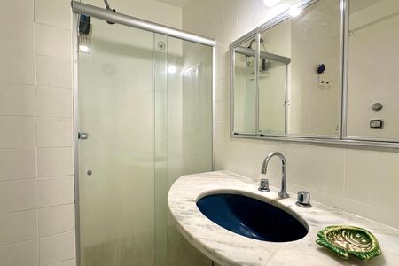 Apartamento à venda com 120m², 3 quartos e 1 vaga Apartamento à venda com 120m², 3 quartos e 1 vagaBanheiro da Suíte